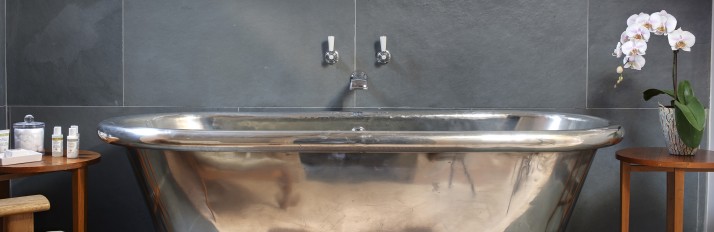 Room_31_Bathroom_High