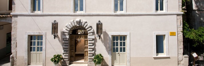 0000037327_front-entrance
