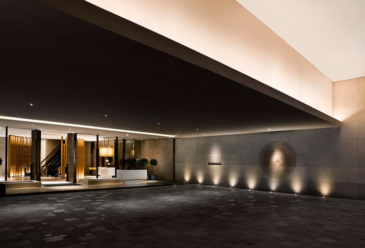 Mr & Mrs Smith - Level 4 entrance
