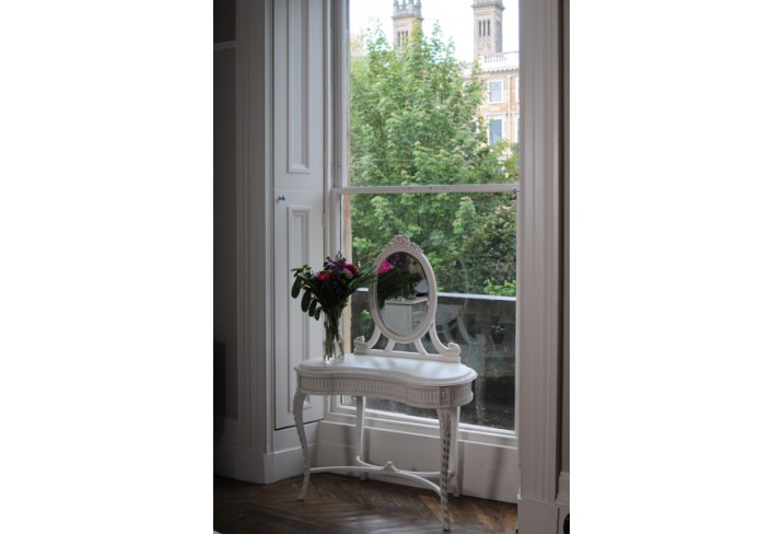 Mr & Mrs Smith - Drawing Room