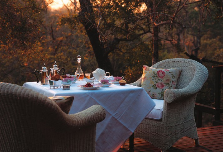 Mr & Mrs Smith - Breakfast at dawn