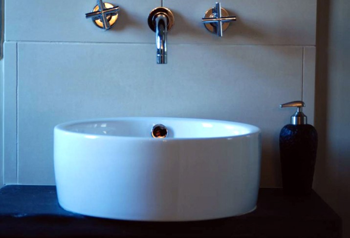 Mr & Mrs Smith - Bathroom