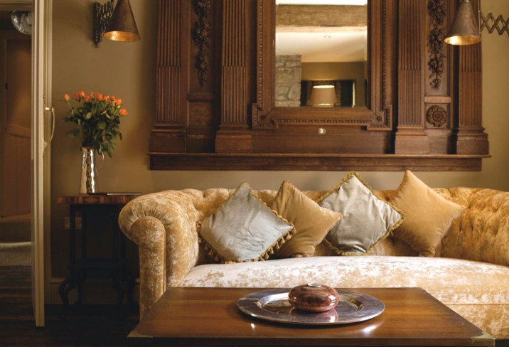 Mr & Mrs Smith - Lounge