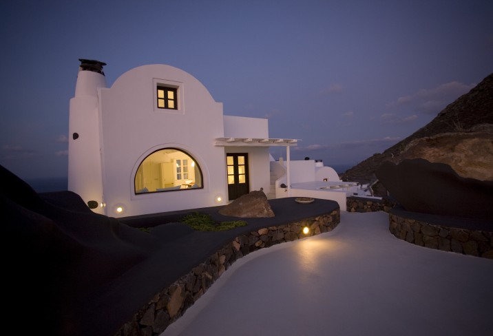 Mr & Mrs Smith - Exterior