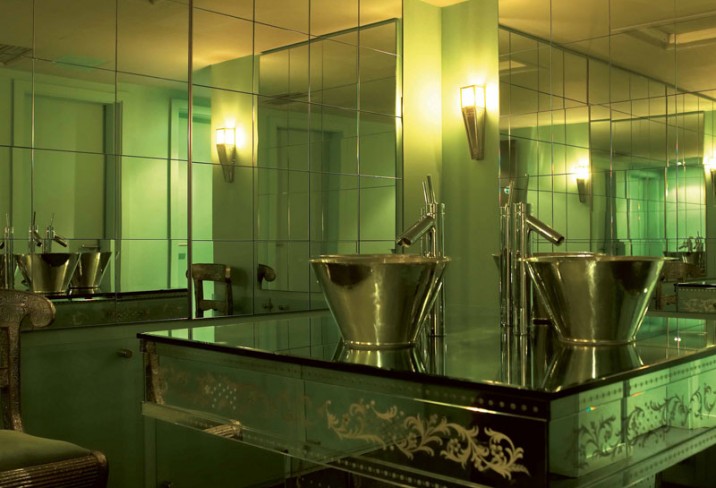 Mr & Mrs Smith - Bathroom