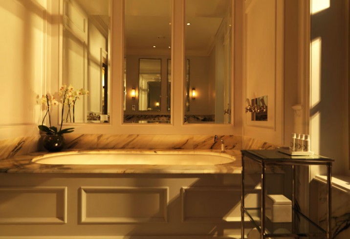 Mr & Mrs Smith - Bathroom