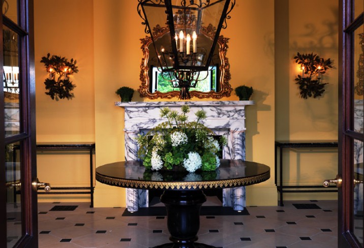 Mr & Mrs Smith - Entrance hall