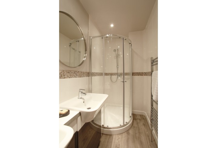 Mr & Mrs Smith - Deluxe Super King Bathroom (Bedroom 3)