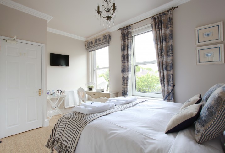 Mr & Mrs Smith - Luxury King Room (Bedroom 1)