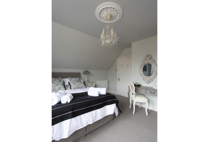 Mr & Mrs Smith - Luxury King Room (Bedroom 6)