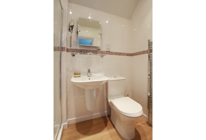 Mr & Mrs Smith - Classic Double Bathroom (Bedroom 4)