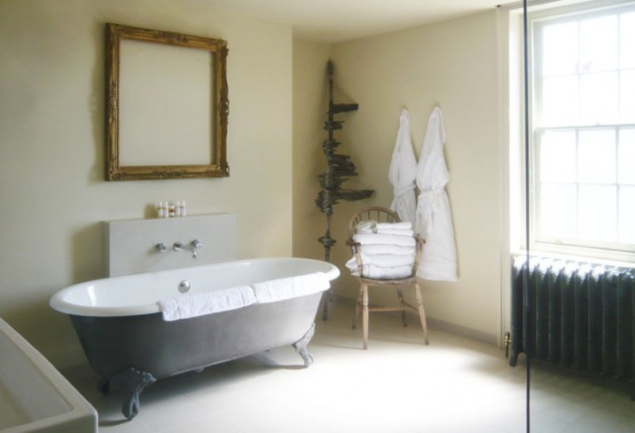 Mr & Mrs Smith - Room Two bathroom