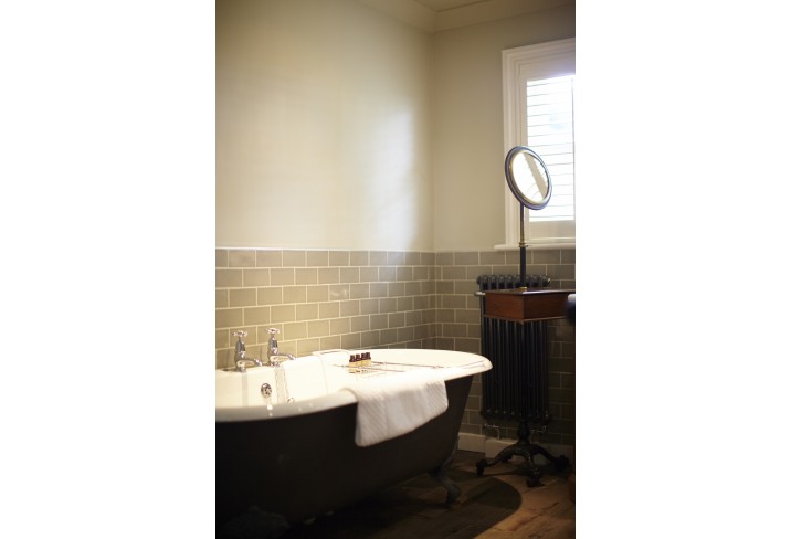 Mr & Mrs Smith - Bathroom