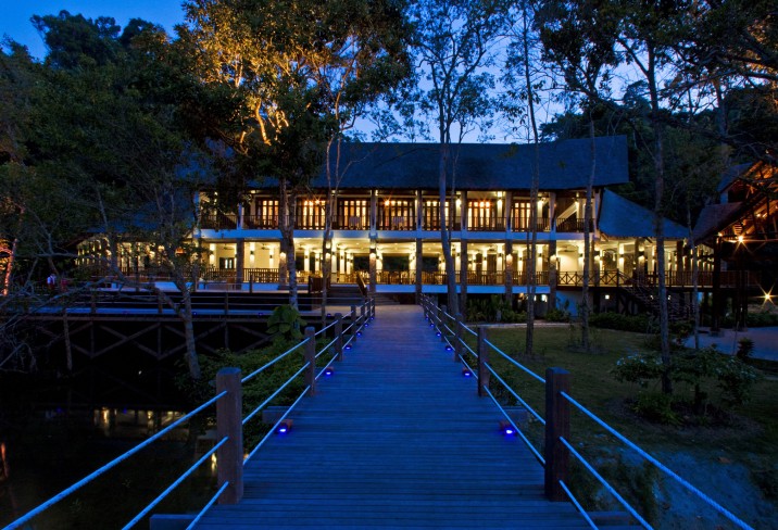Mr & Mrs Smith - Clubhouse at night