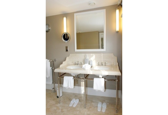 Mr & Mrs Smith - Luxury Bathroom