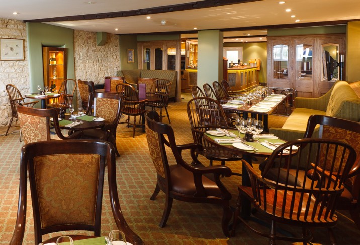 Mr & Mrs Smith - Tudor Club and Bar