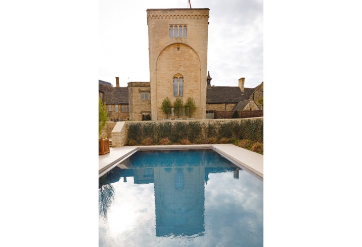Mr & Mrs Smith - Pool