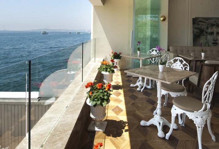 Mr & Mrs Smith - Terrace