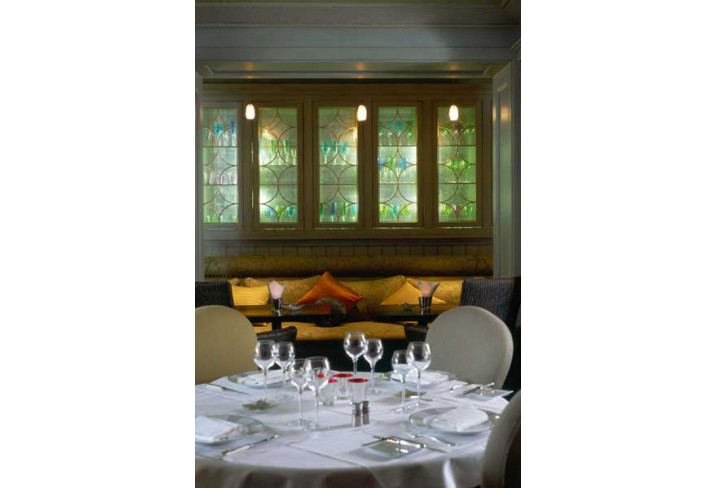 Mr & Mrs Smith - Dining