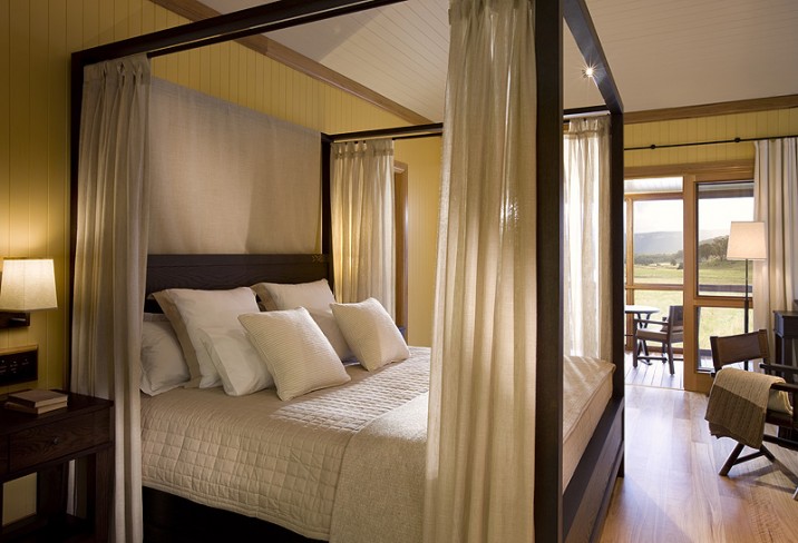 Mr & Mrs Smith - Wolgan Suite