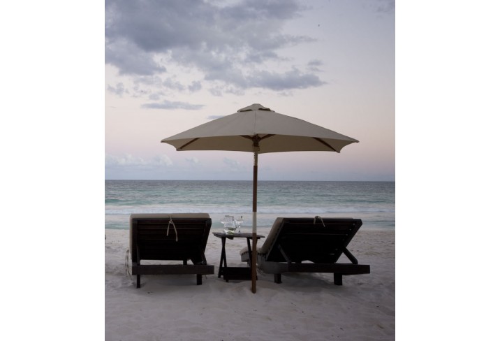 Mr & Mrs Smith - Beach