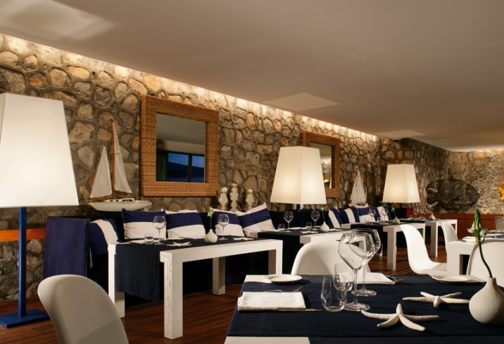 Mr & Mrs Smith - Dining area