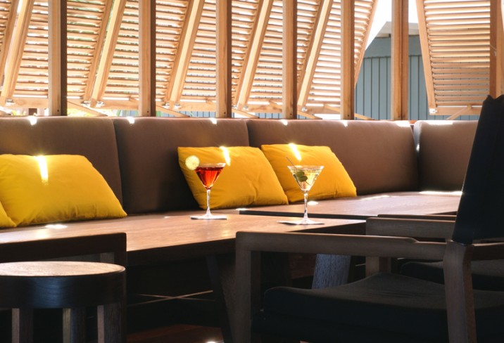 Mr & Mrs Smith - Lounge Bar