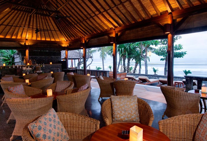 Mr & Mrs Smith - Pool bar at the Legian