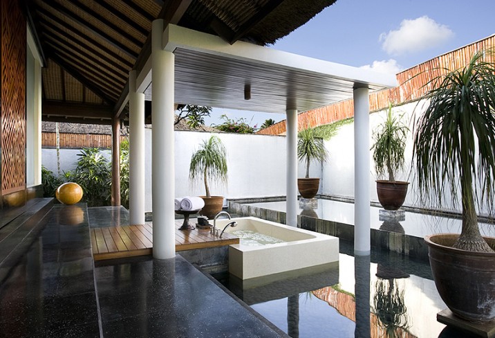 Mr & Mrs Smith - Villa outdoor bath at the Club