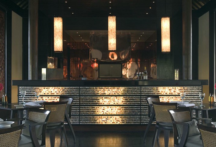 Mr & Mrs Smith - The Club Lounge