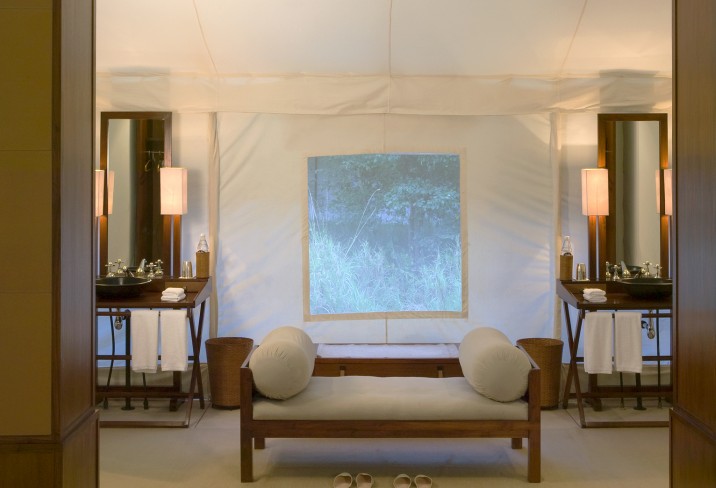 Mr & Mrs Smith - Dressing area