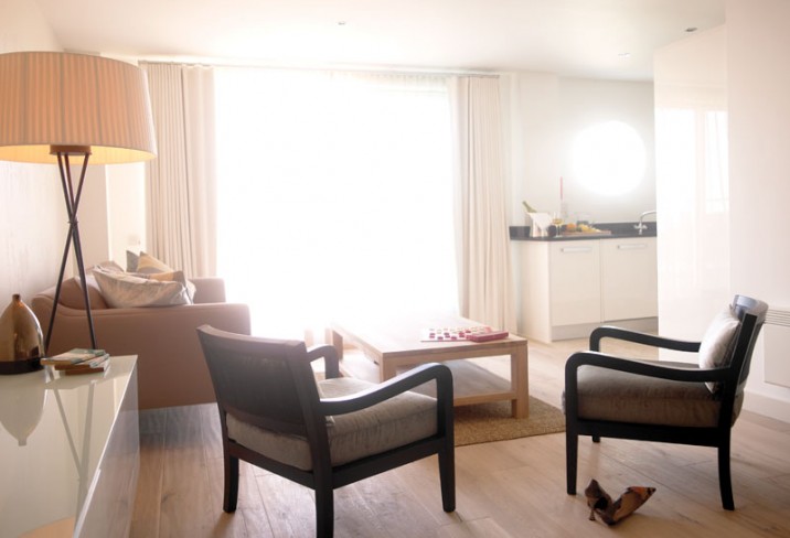 Mr & Mrs Smith - Suite