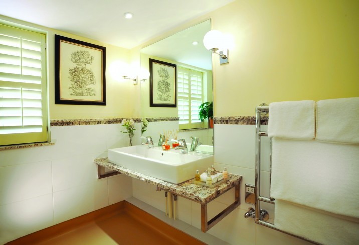 Mr & Mrs Smith - Bathroom