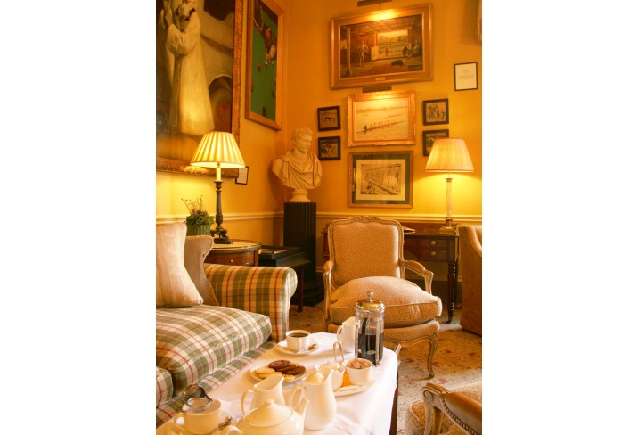 Mr & Mrs Smith - Drawing room