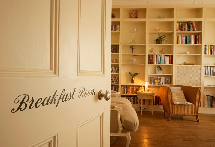 Mr & Mrs Smith - Breakfast room