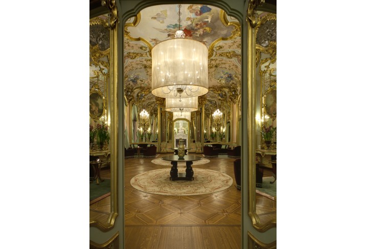 Mr & Mrs Smith - Mirrors Room