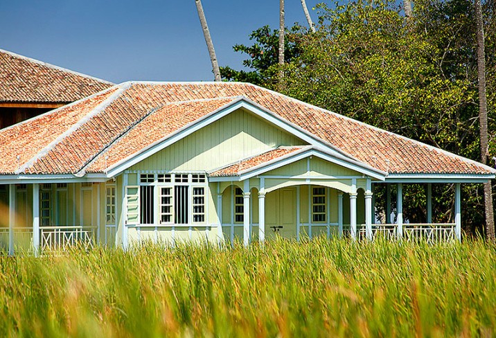 Mr & Mrs Smith - Straits Club House 