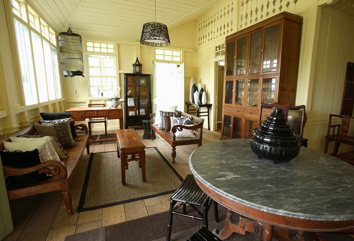 Mr & Mrs Smith - Straits Club House        