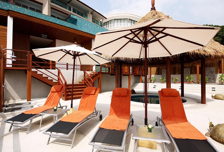 Mr & Mrs Smith - Outdoor massage and salt float