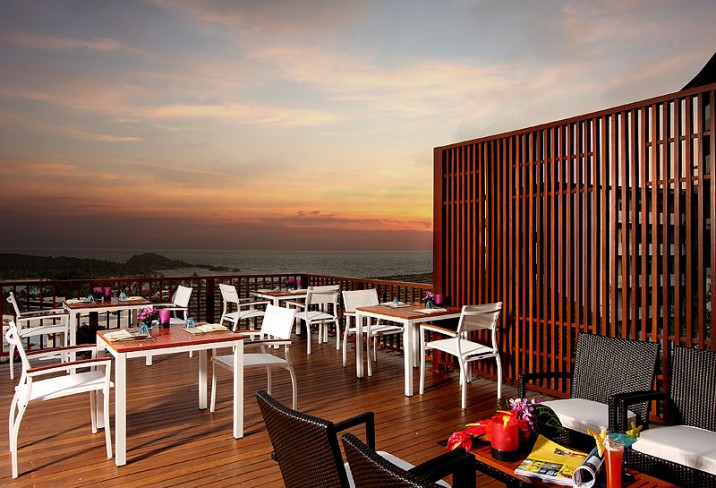 Mr & Mrs Smith - Panorama bar