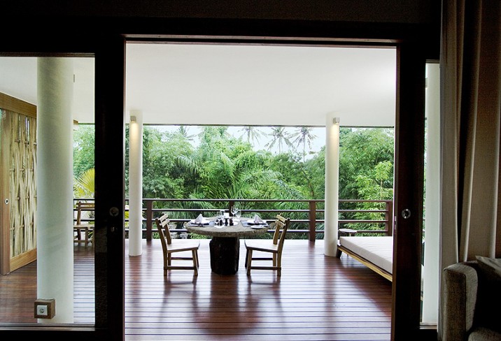 Mr & Mrs Smith - Hill Villa dining