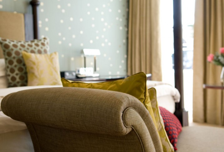 Mr & Mrs Smith - Four-Poster