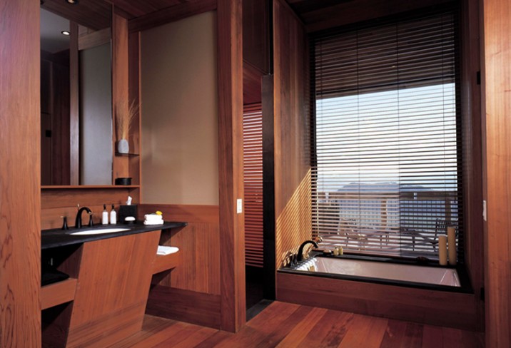 Mr & Mrs Smith - Bathroom