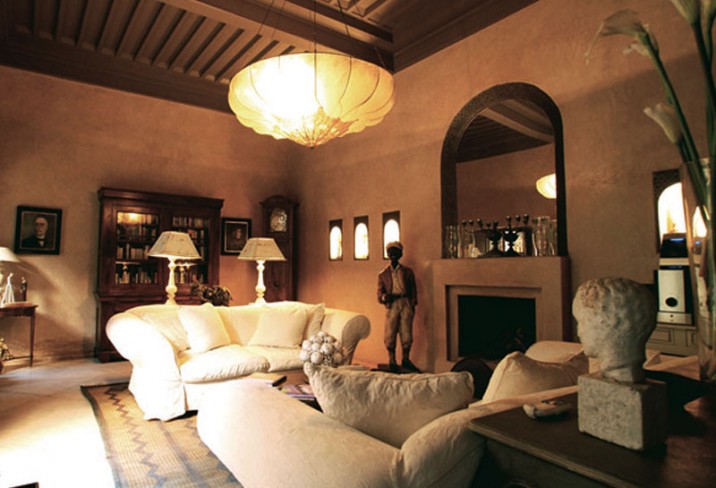 Mr & Mrs Smith - Guest lounge