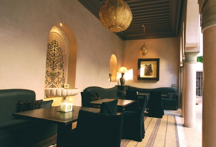 Mr & Mrs Smith - Courtyard lounge area