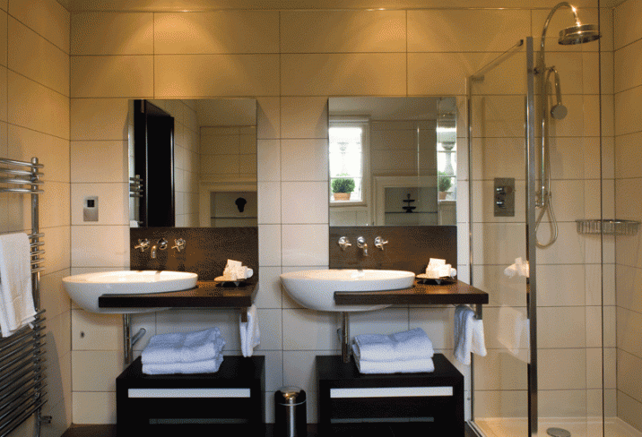 Mr & Mrs Smith - Room 1 bathroom 