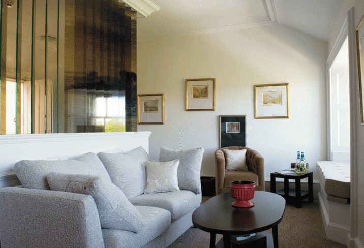 Mr & Mrs Smith - Room 2 lounge