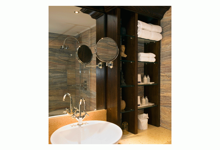 Mr & Mrs Smith - Room 2 bathroom 