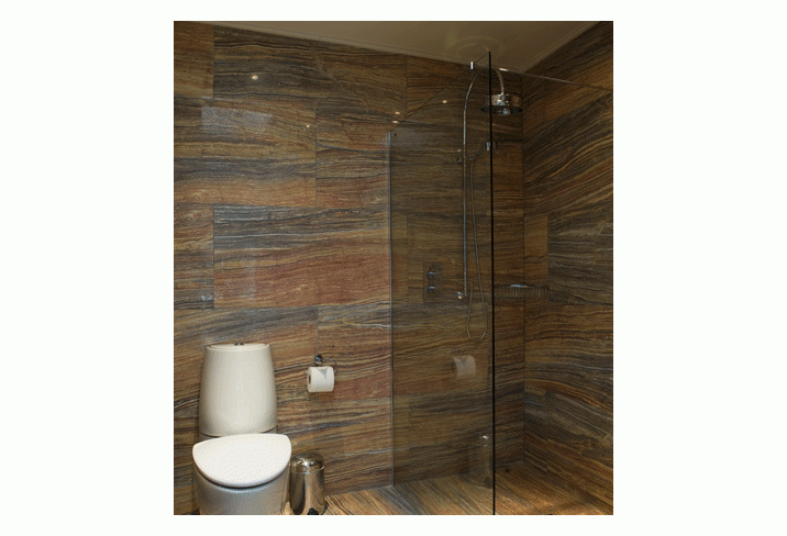 Mr & Mrs Smith - Room 2 bathroom 