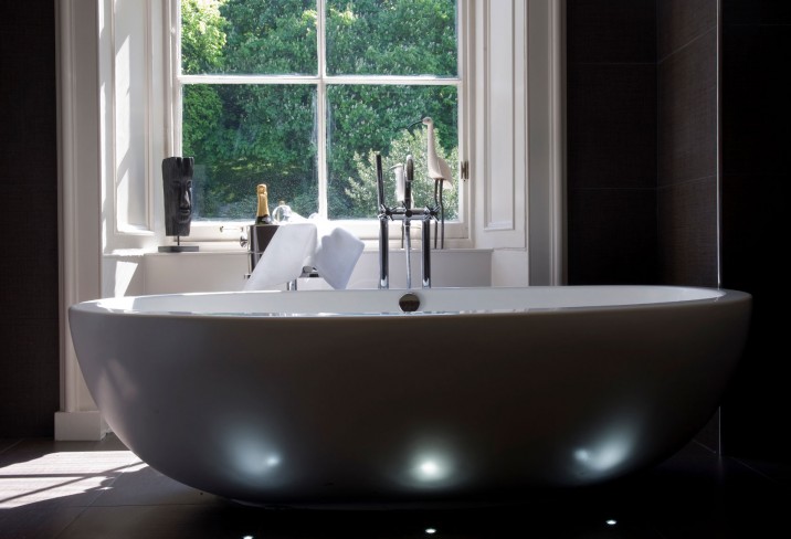 Mr & Mrs Smith - Room 12 bathroom